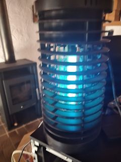Heizstrahler mit blauem Licht