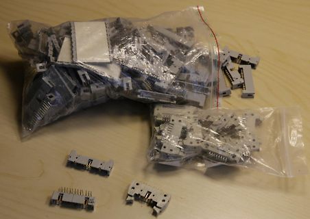 Elektronik-Steckverbinder in Plastikbeuteln