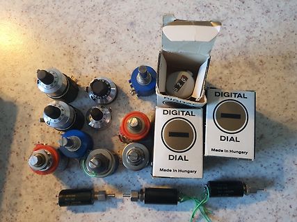 Diverse digitale Drehregler und Bauteile