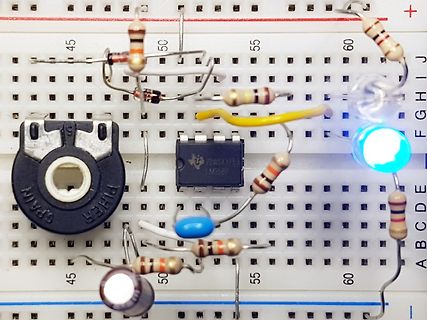 Elektronischer Aufbau auf einem Breadboard
