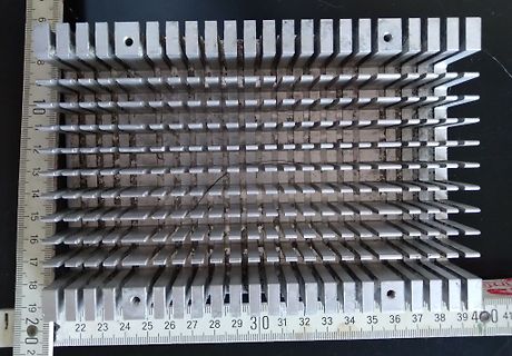 Aluminium-Kühlkörper mit Lineal