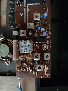 Leiterplatte mit elektronischen Bauteilen und Transformator