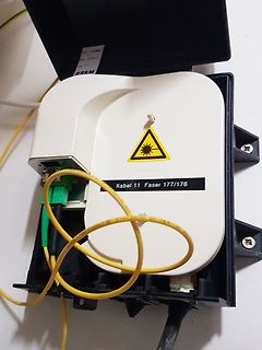 Glasfaser-Abschlussdose mit Kabelbeschriftung