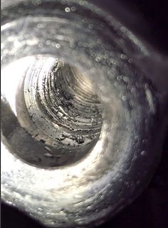 Nahaufnahme eines Metallgewindes oder Bohrung