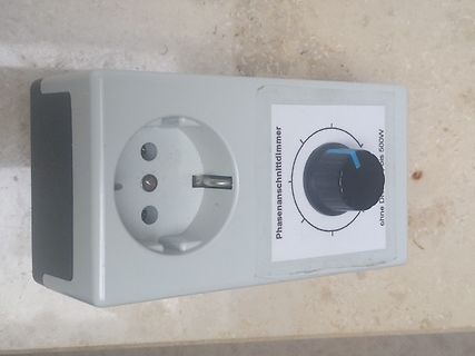 Phasenanschnittdimmer mit Steckdose