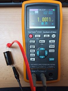 Handheld LCR Meter mit Elektrolytkondensator