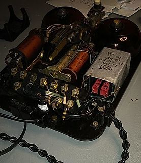 Innenansicht eines elektromechanischen Relais oder Schalters