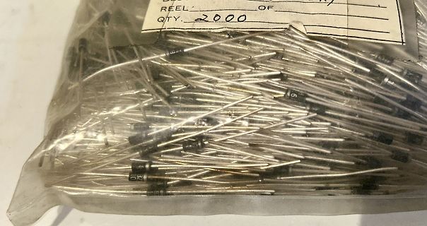 Beutel mit elektronischen Bauteilen