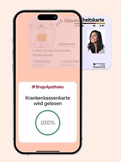 Smartphone zeigt Scan-Vorgang einer Krankenkassenkarte