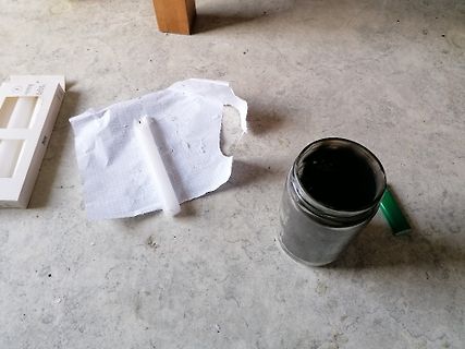 Werkstattutensilien auf Boden