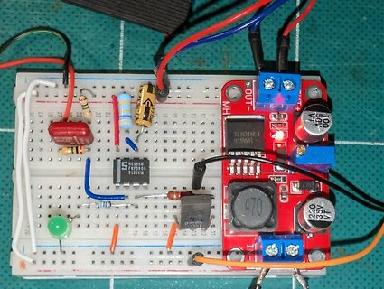 Aufbau auf Breadboard mit Spannungsregler-Modul