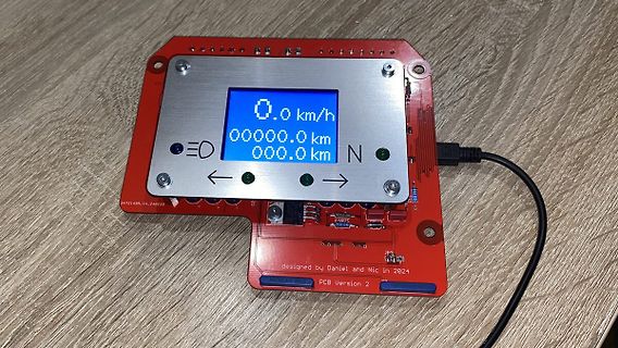 Leiterplatte mit LCD-Display und Messwerten