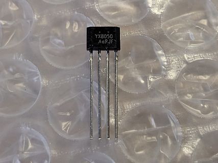 Elektronikbauteil auf Luftpolsterfolie