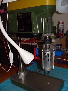 Proxxon TRM 220 Tischbohrmaschine in einer Werkstatt