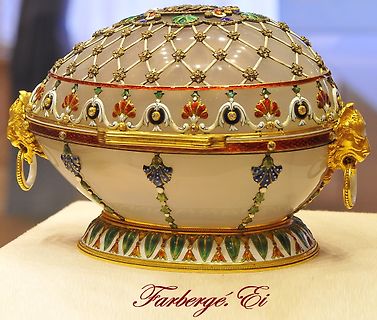 Vergoldete Fabergé-Eierschale mit Emaille-Verzierungen