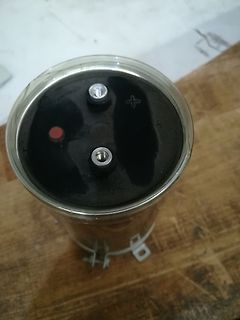 Elektrolytkondensator mit Anschlüssen