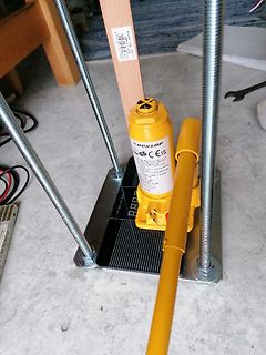 Gelber Dunlop Druckluftschlauch und Gewindestangen