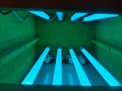 UV-Lichtquellen in einer Box