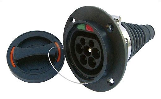 Elektrischer Steckverbinder mit Schutzkappe