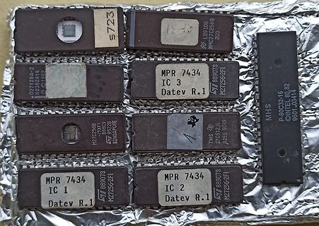 Verschiedene integrierte Schaltkreise auf Alufolie
