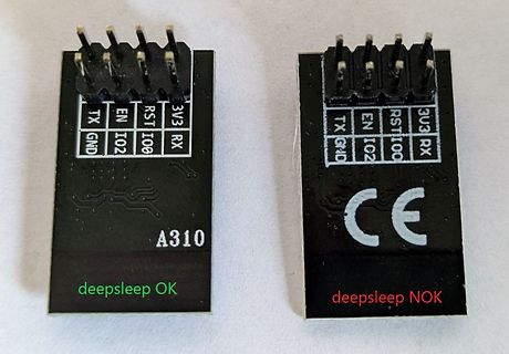 Zwei Mikrocontroller-Module mit Beschriftung