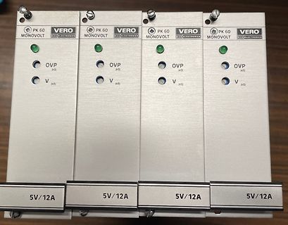 Vier Vero Monovolt Netzteile