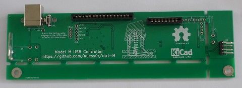 Grüne Leiterplatte eines USB-Controllers