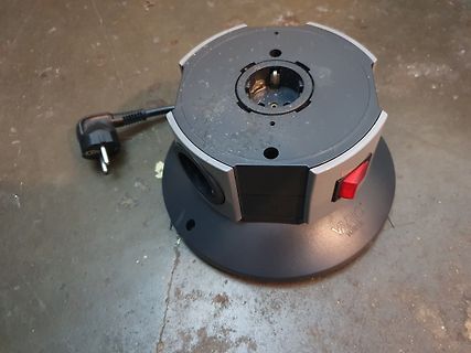 Vario Tower Netzteil auf Werkstattboden