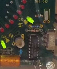 Nahaufnahme einer Leiterplatte mit LEDs und IC