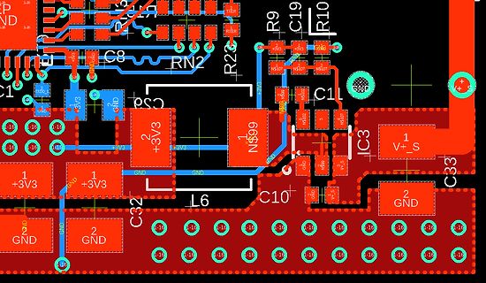Ausschnitt eines PCB-Layouts mit Bauteilbeschriftungen
