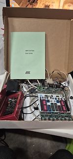 Atmel AVR STK500 Entwicklungsboard in einem Karton