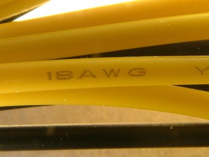 Gelbe Kabel mit 18 AWG Aufdruck