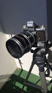 Praktica Spiegelreflexkamera auf Stativ