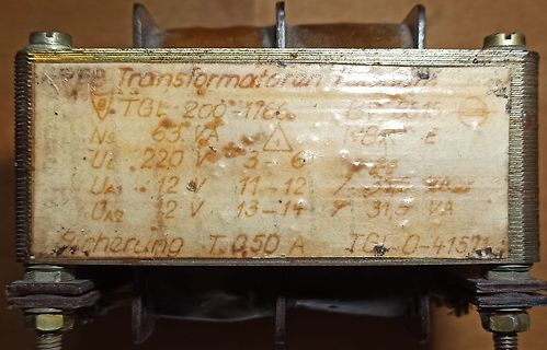 Typenschild eines Transformators
