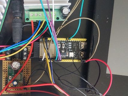 Elektronikaufbau mit Mikrocontroller und freier Verdrahtung