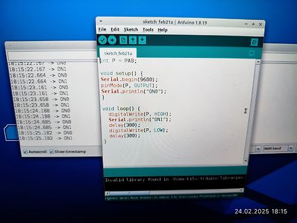Abfotografierter Computerbildschirm mit Arduino IDE und Serieller Monitor