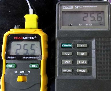 Zwei digitale Thermometer nebeneinander