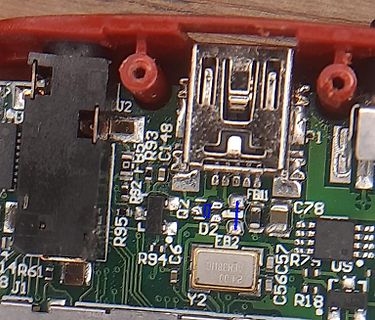 Nahaufnahme einer Leiterplatte mit elektronischen Bauteilen