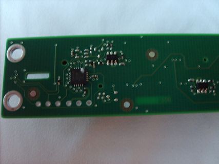 Grüne Leiterplatte mit SMD-Bauteilen