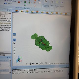 Foto eines Computerbildschirms mit CAD-Software