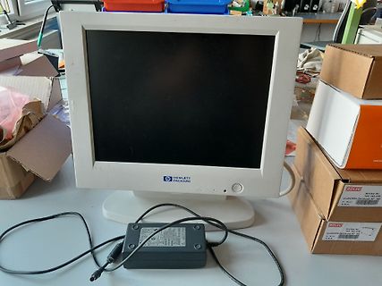 HP Monitor mit Netzteil und Kartons