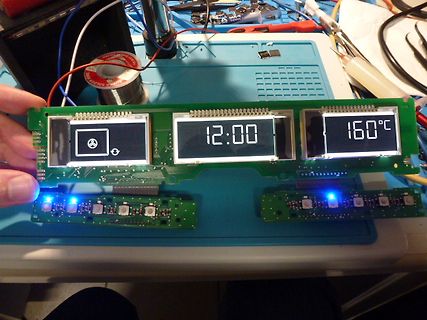 Leiterplatte mit LCD-Display und Messwerten