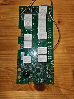 Leiterplatte mit mehreren HF3FD und HF152F Relais