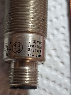 Nahaufnahme eines induktiven Sensors