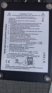 Bedienungsanleitung eines Gerätestesters nach DIN VDE 0701