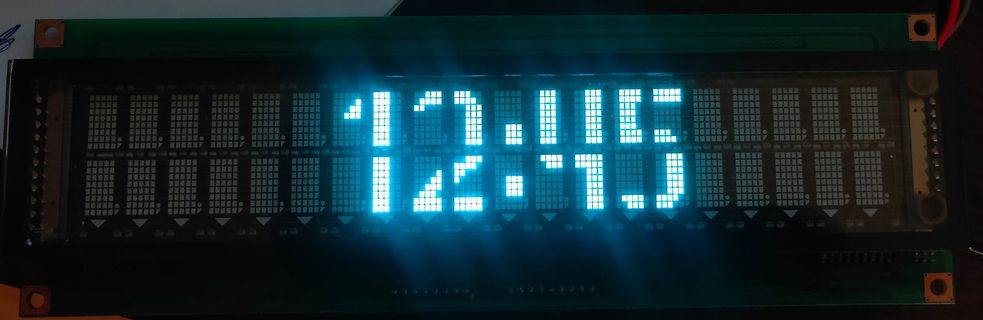 Digitalanzeige einer Uhr auf LED-Matrix