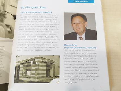 Seite aus einer Firmenbroschüre über Hörgeräte Seifert