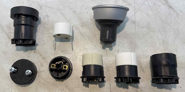 Zerlegte LED-Leuchtmittel und Bauteile