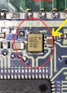 Nahaufnahme einer Leiterplatte mit SMD-Bauteil