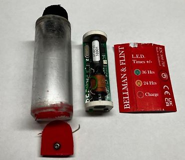 Zerlegtes Bellman & Flint LED Notlicht